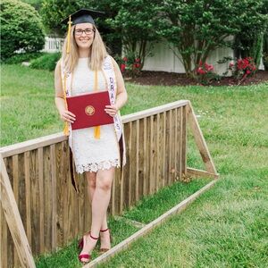 Meet your Posher, Caitlin